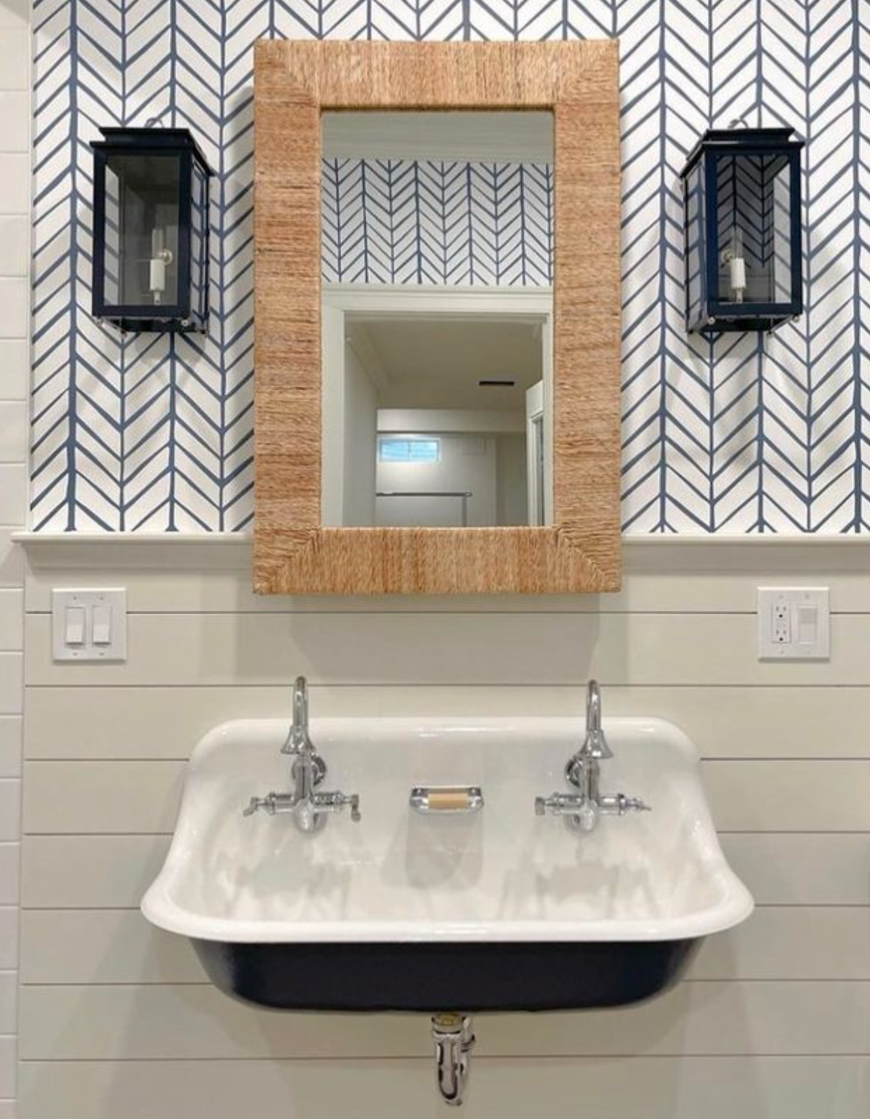 Falmouth Wall Lantern